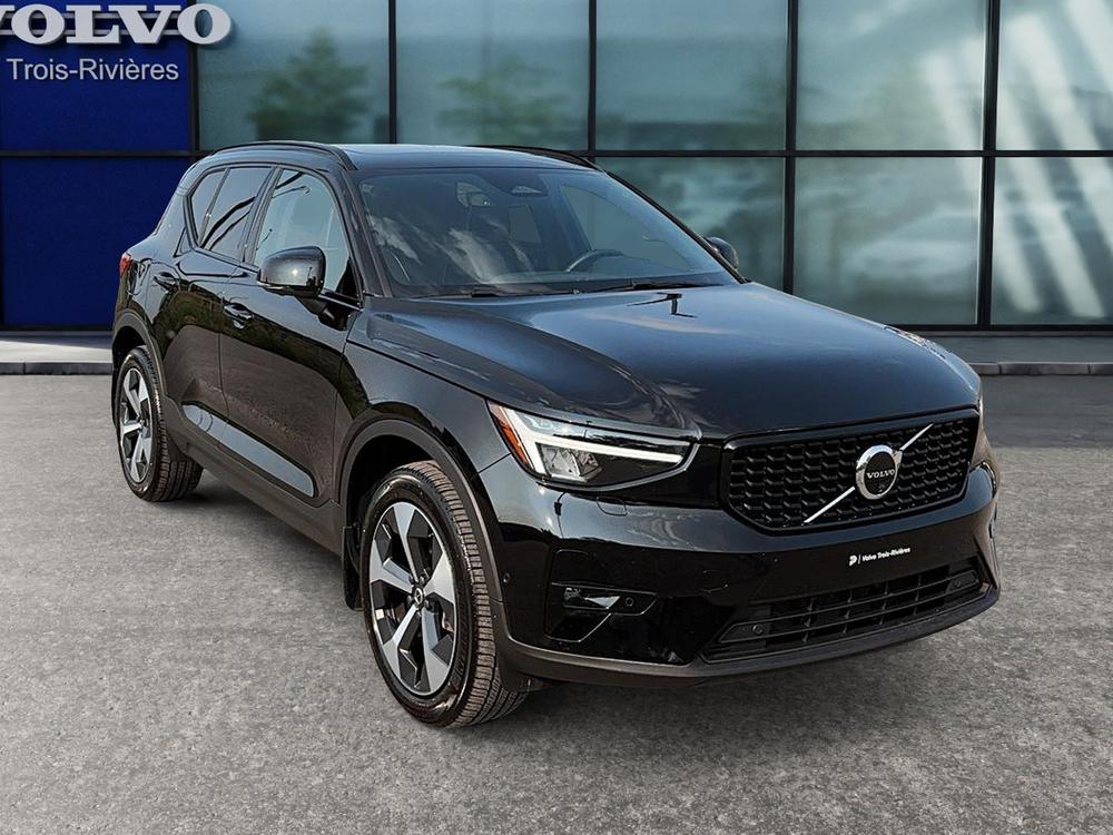 Volvo XC40 B5 AWD Plus Dark Theme 2024 à vendre à Trois-Rivières - 3