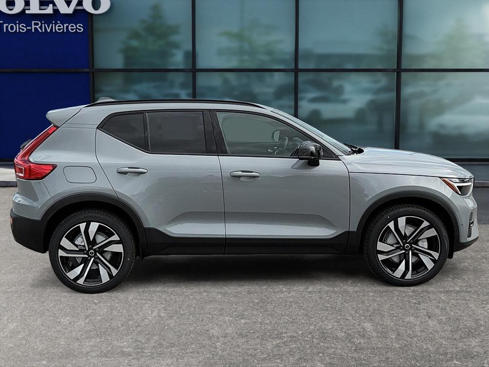 Volvo XC40 B5 AWD Plus Dark Theme 2025 à vendre à Trois-Rivières - 4