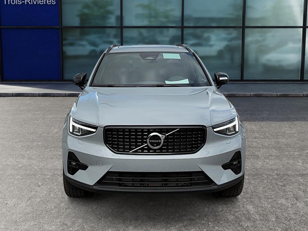 Volvo XC40 B5 AWD Plus Dark Theme 2025 à vendre à Trois-Rivières - 2