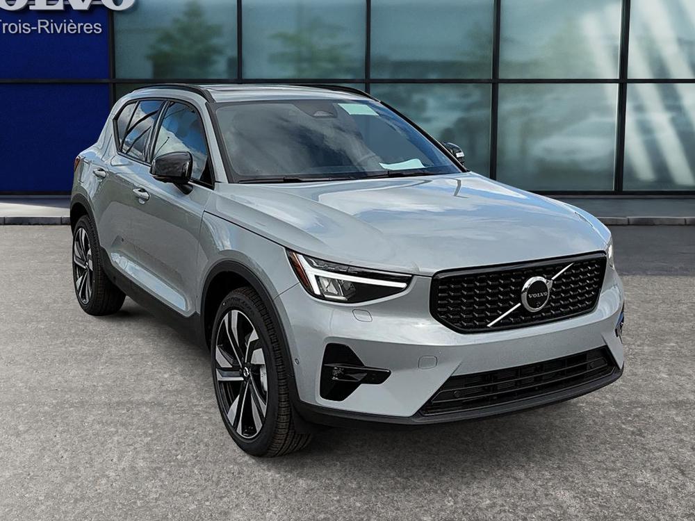 Volvo XC40 B5 AWD Plus Dark Theme 2025 à vendre à Trois-Rivières - 3