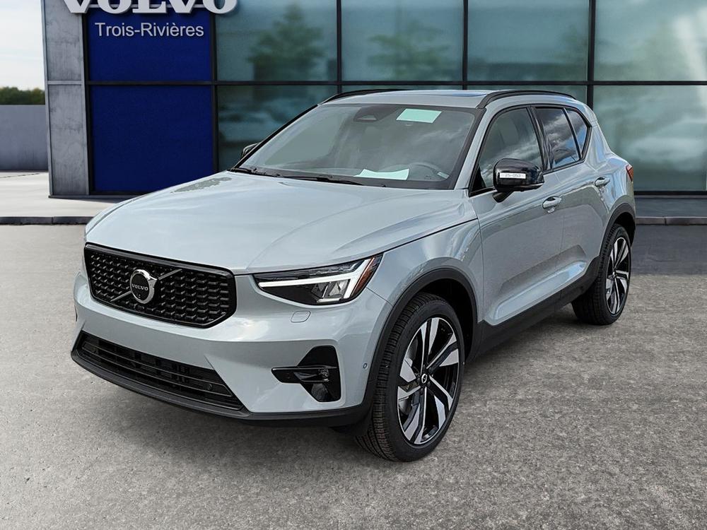 Volvo XC40 B5 AWD Plus Dark Theme 2025 à vendre à Trois-Rivières - 1