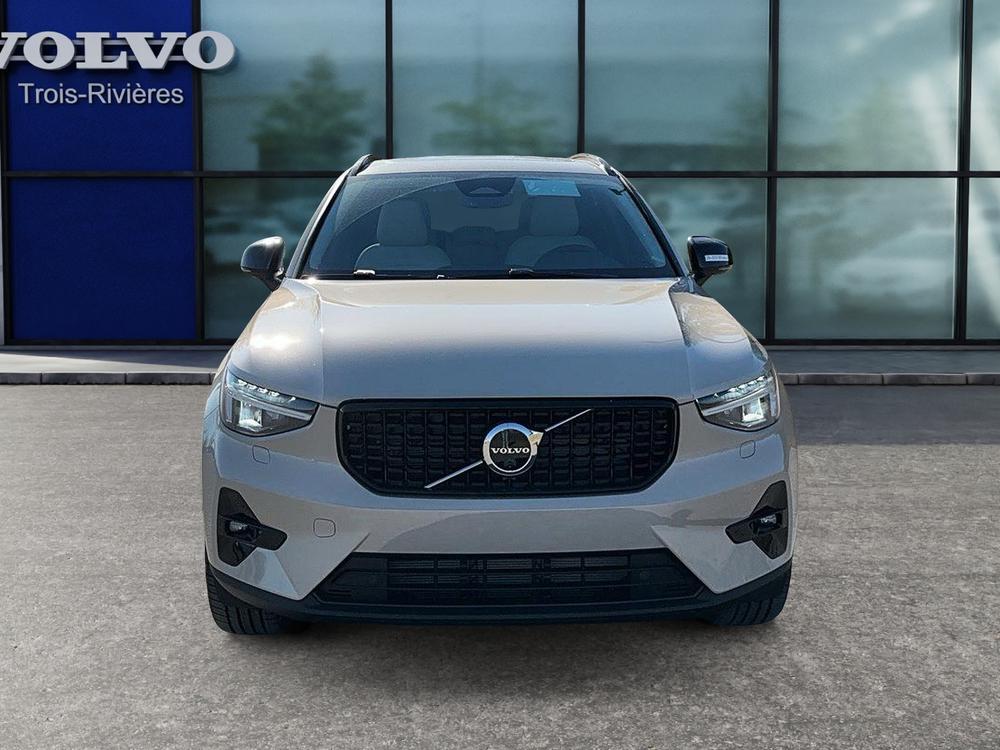 Volvo XC40 B5 AWD Plus Dark Theme 2025 à vendre à Trois-Rivières - 2