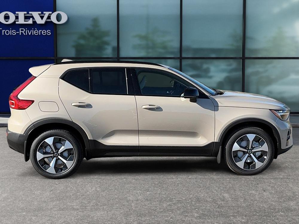 Volvo XC40 B5 AWD Plus Dark Theme 2025 à vendre à Trois-Rivières - 4