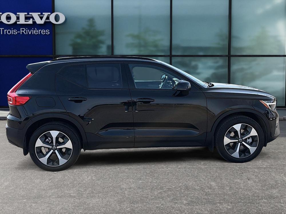 Volvo XC40 B5 AWD Plus Dark Theme 2025 neuf à vendre - 4