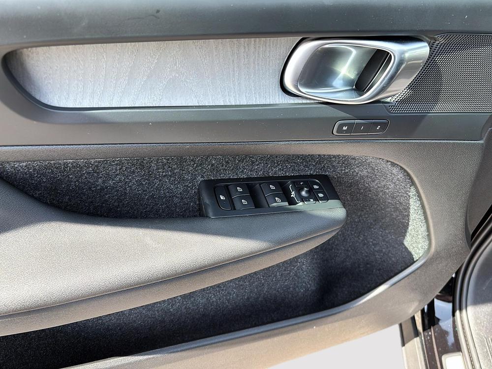Volvo XC40 B5 AWD Plus Dark Theme 2025 neuf à vendre - 9