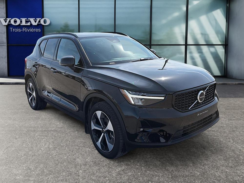Volvo XC40 B5 AWD Plus Dark Theme 2025 neuf à vendre - 3