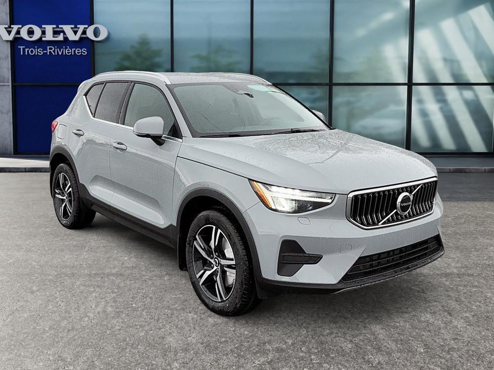 Volvo XC40 B5 AWD Core Bright Theme 2025 à vendre à Trois-Rivières - 3