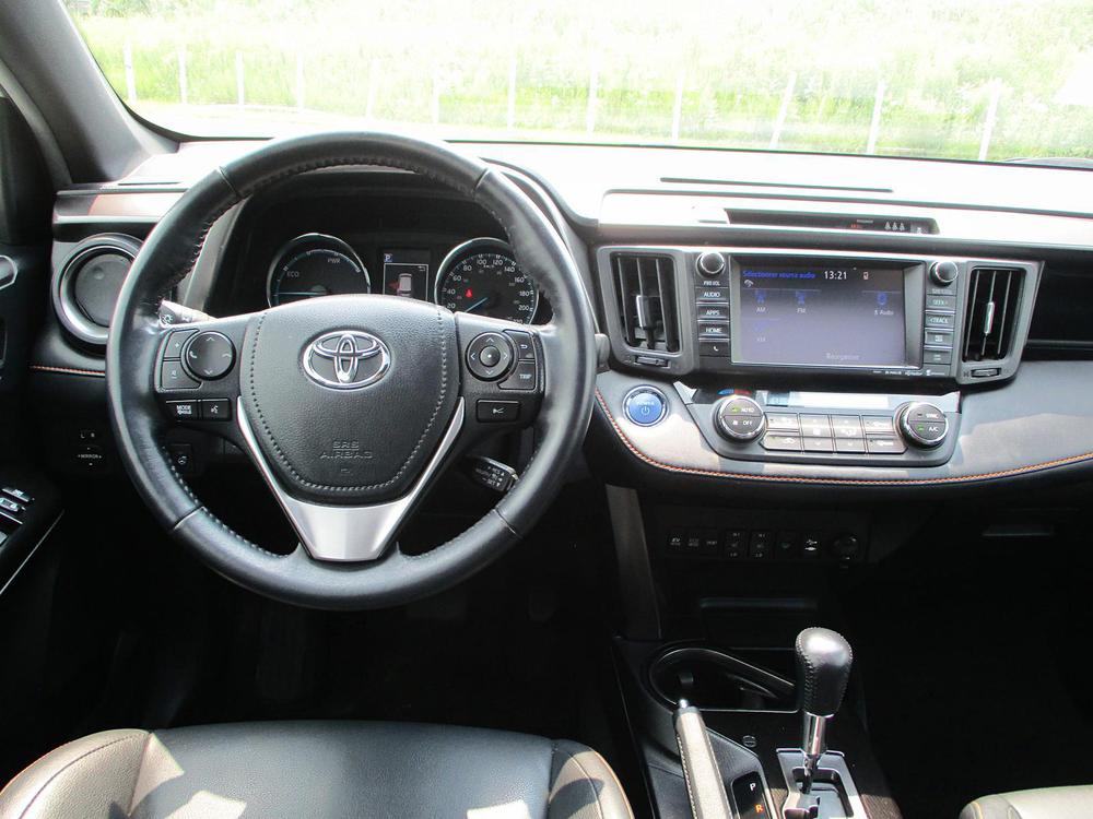 Toyota RAV4 hybride SE 2017 à vendre à Shawinigan - 13