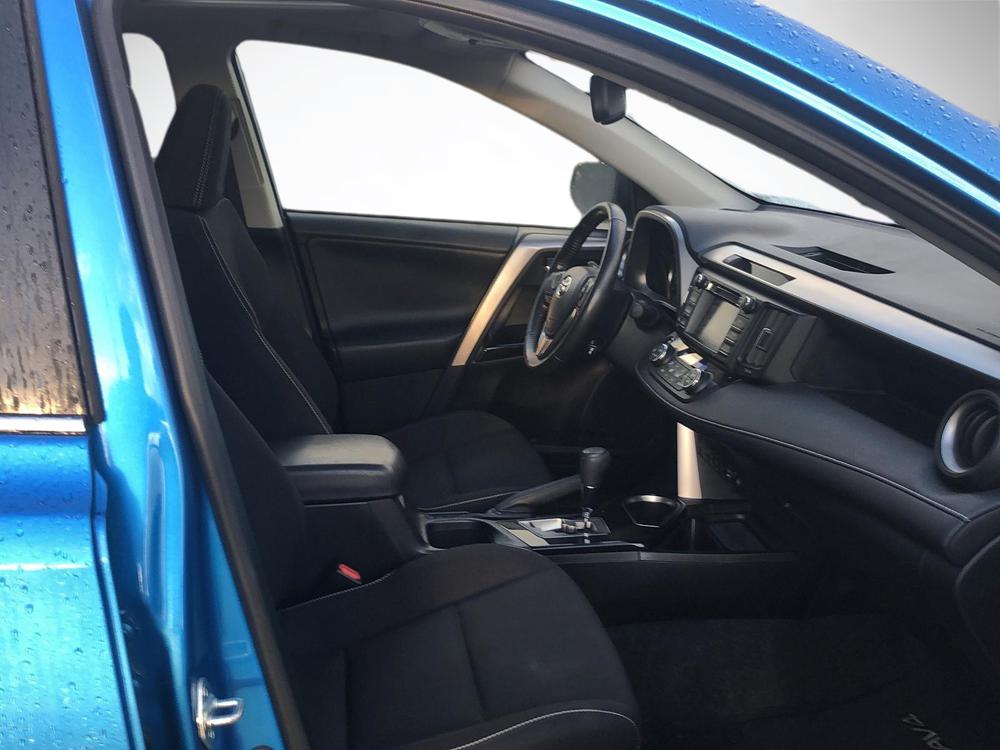 Toyota RAV4 XLE HYBRIDE 2018 à vendre à Sorel-Tracy - 31