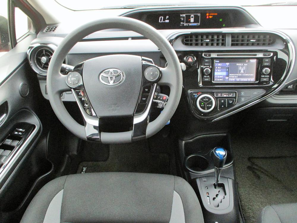 Toyota Prius c BASE 2018