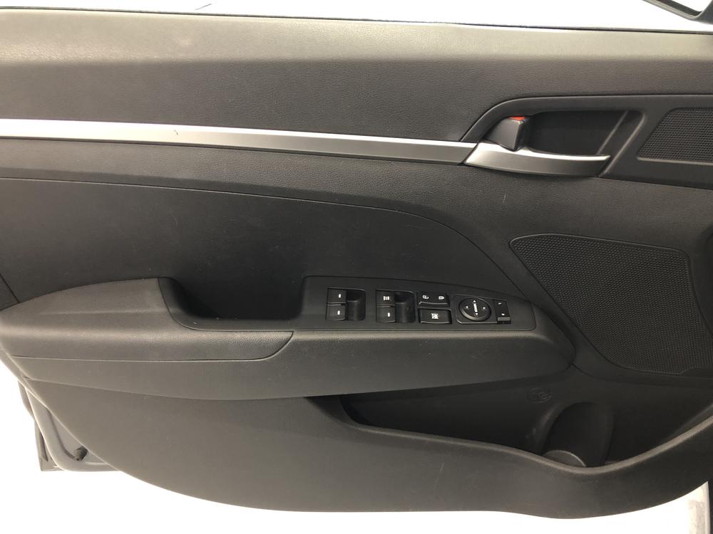 Hyundai Elantra Essential 2020 à vendre à Trois-Rivières - 11