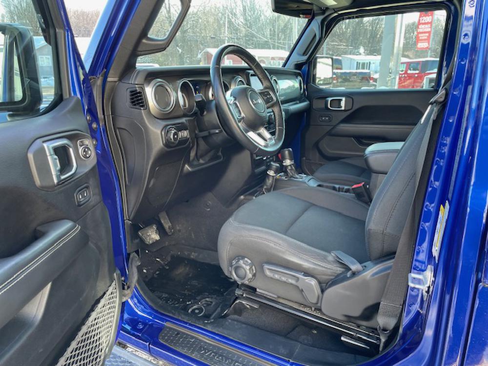 Jeep Wrangler Unlimited SAHARA,V6,HITCH,TEMPS FROID,2 TOITS 2019 à vendre à Donnacona - 6