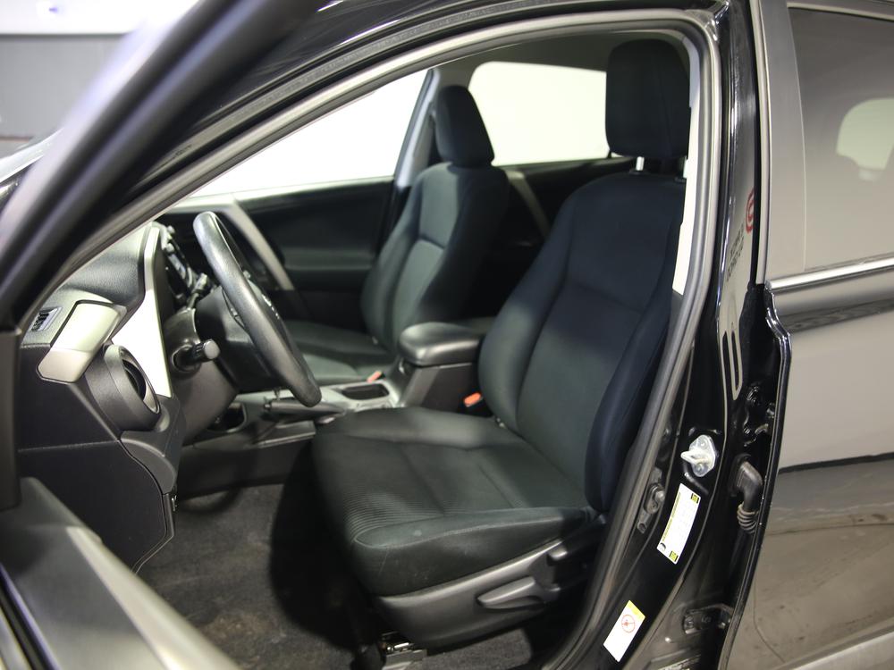 Toyota RAV4 LE 2016 à vendre à Shawinigan - 19