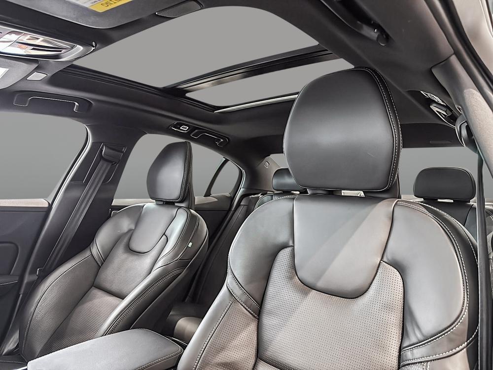 Volvo S60 hybride rechargeable T8 ULTRA BLACK EDITION 2025 d&rsquo;occasion à vendre - 13