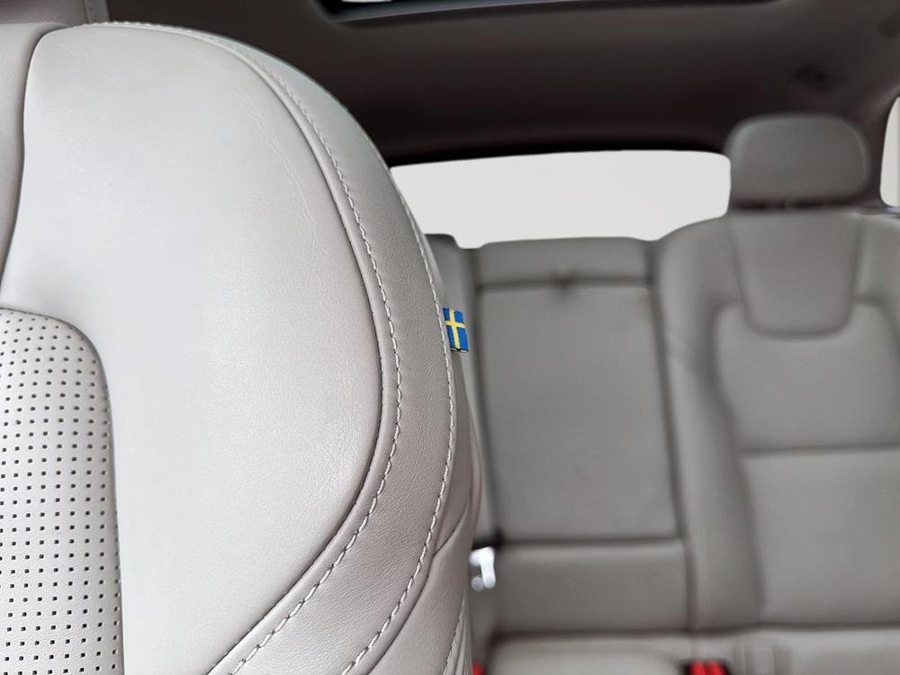 Volvo XC60 Recharge T8 ULTIMATE AWD 2023 d&rsquo;occasion à vendre - 12