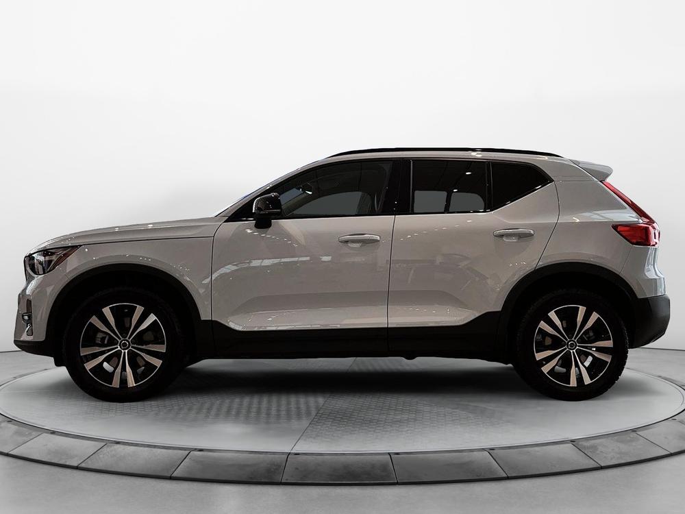 Volvo XC40 B5 CORE // AWD // DARK THEME 2024 d’occasion à vendre - 3