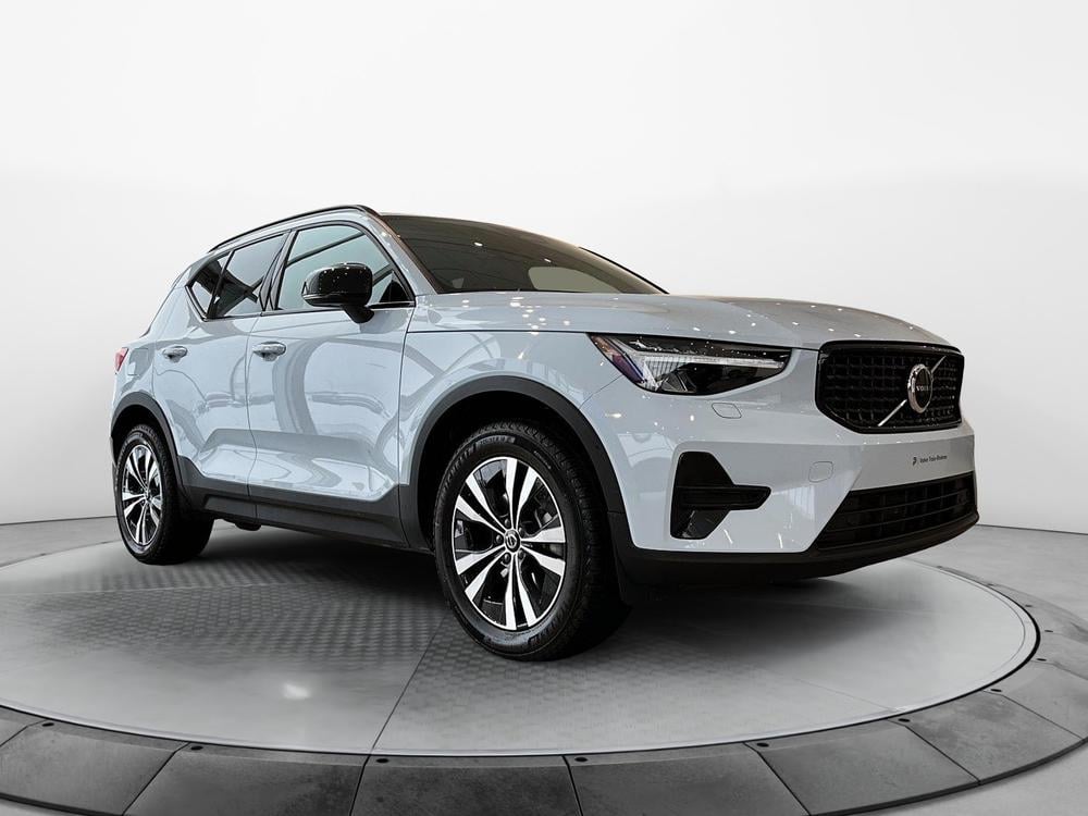 Volvo XC40 B5 CORE // AWD // DARK THEME 2024 d’occasion à vendre - 1