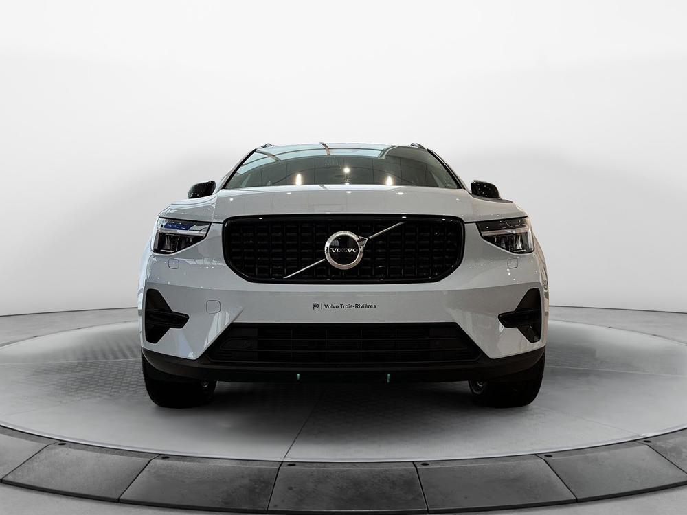 Volvo XC40 B5 CORE // AWD // DARK THEME 2024 d’occasion à vendre - 2