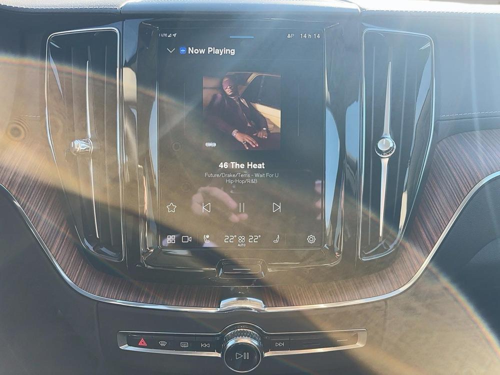 Volvo XC60 B5 ULTIMATE AWD // DARK THEME *DEMO* 2024 d’occasion à vendre - 19