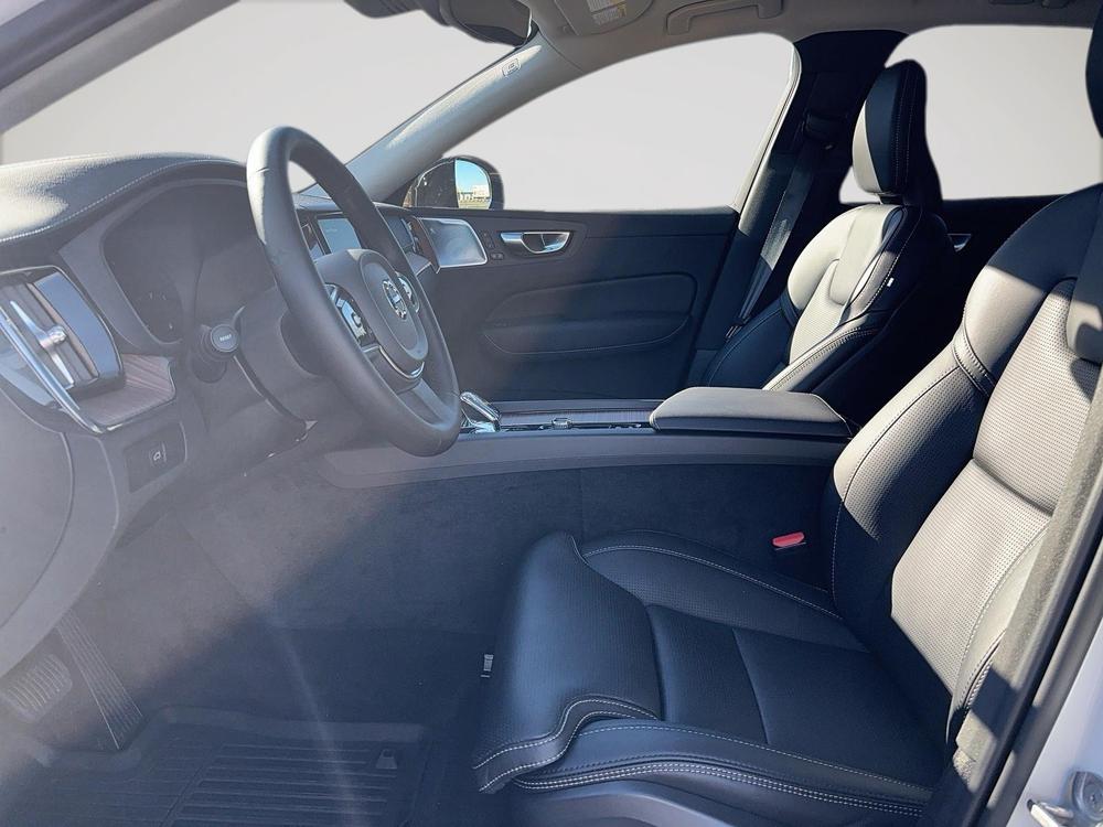 Volvo XC60 B5 ULTIMATE AWD // DARK THEME *DEMO* 2024 d’occasion à vendre - 12