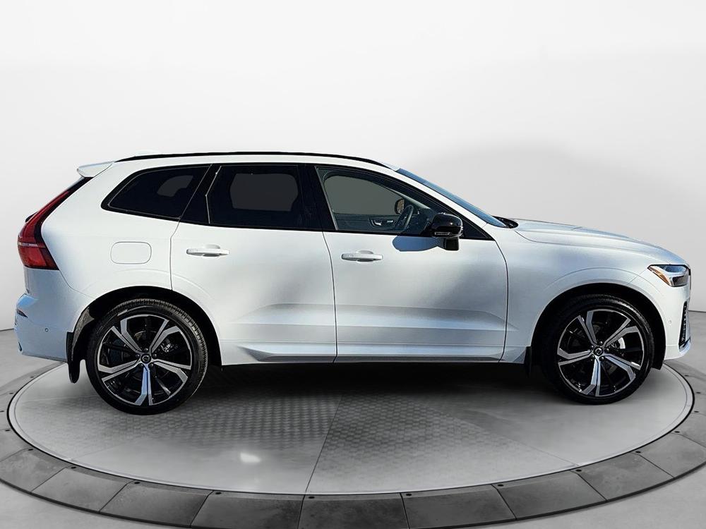 Volvo XC60 B5 ULTIMATE AWD // DARK THEME *DEMO* 2024 d’occasion à vendre - 4