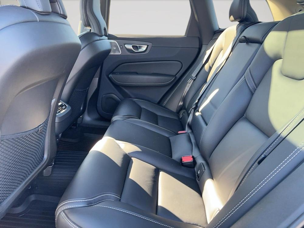 Volvo XC60 B5 ULTIMATE AWD // DARK THEME *DEMO* 2024 d’occasion à vendre - 16
