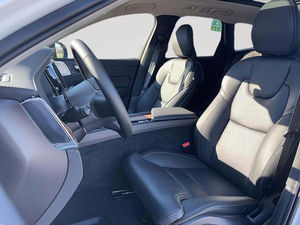 Volvo XC60 B5 ULTIMATE AWD // DARK THEME *DEMO* 2024 d’occasion à vendre - 13