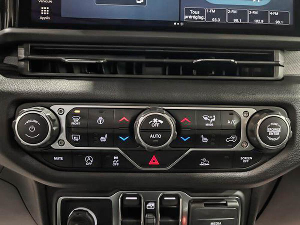 Jeep Wrangler Unlimited SPORT S 2 toits 2024 à vendre à Shawinigan - 24