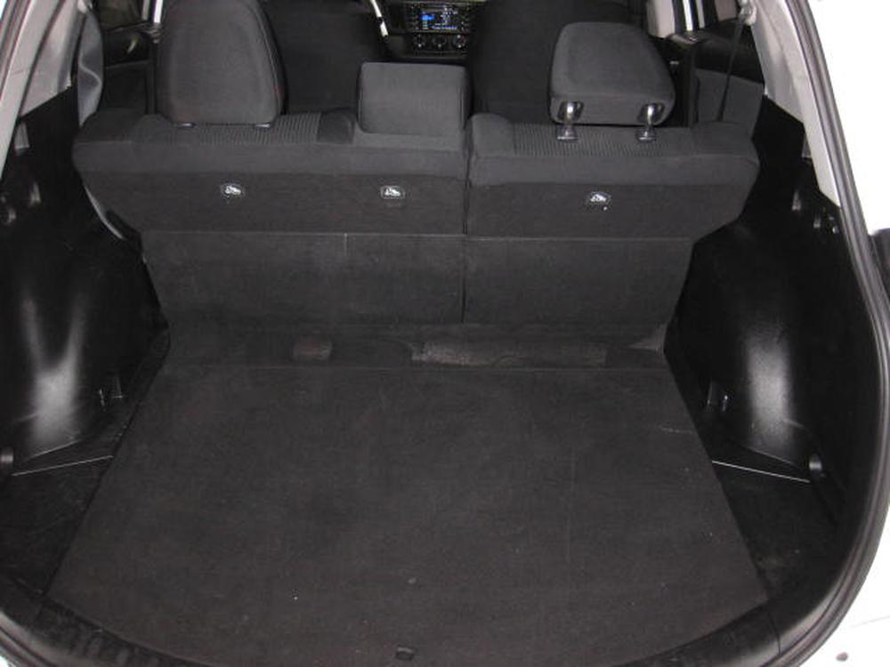 Toyota RAV4 LE 2018 d’occasion à vendre - 12