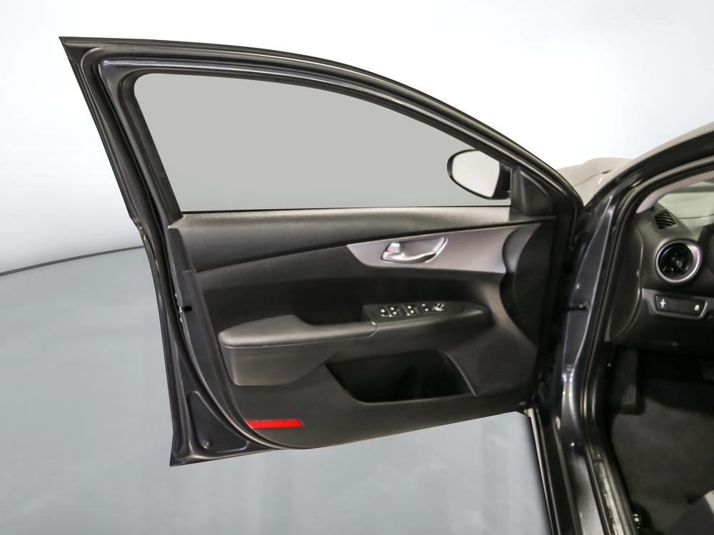 Kia Forte LX 2023 d’occasion à vendre - 14