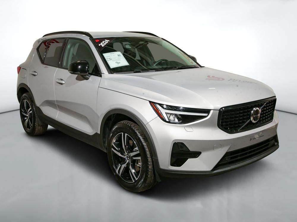 Volvo XC40 B5 CORE // AWD // DARK THEME