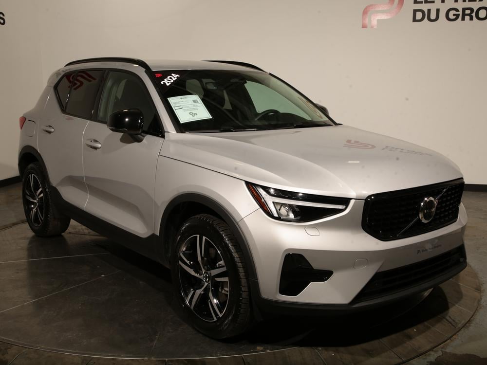Volvo XC40 B5 CORE // AWD // DARK THEME
