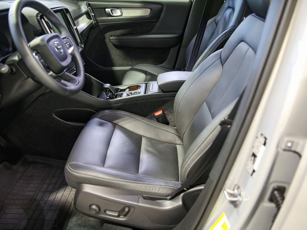 Volvo XC40 B5 CORE // AWD // DARK THEME 2024 d’occasion à vendre - 16