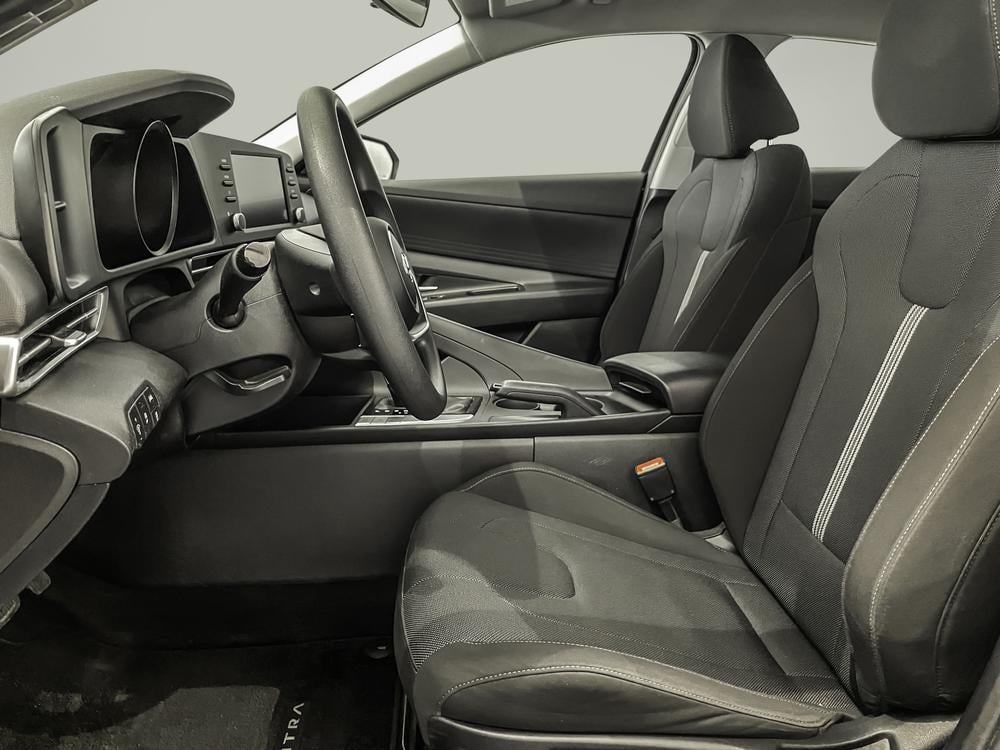 Hyundai Elantra Essential 2022 d’occasion à vendre - 13