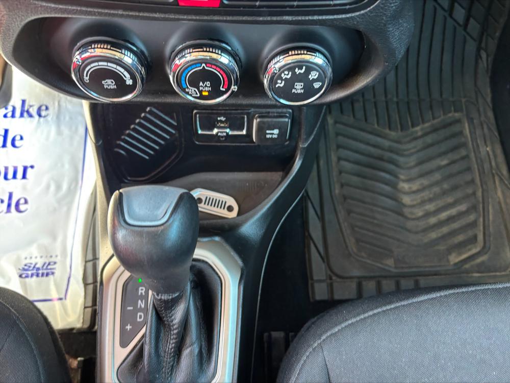 Jeep Renegade SPORT 2015 d’occasion à vendre - 26
