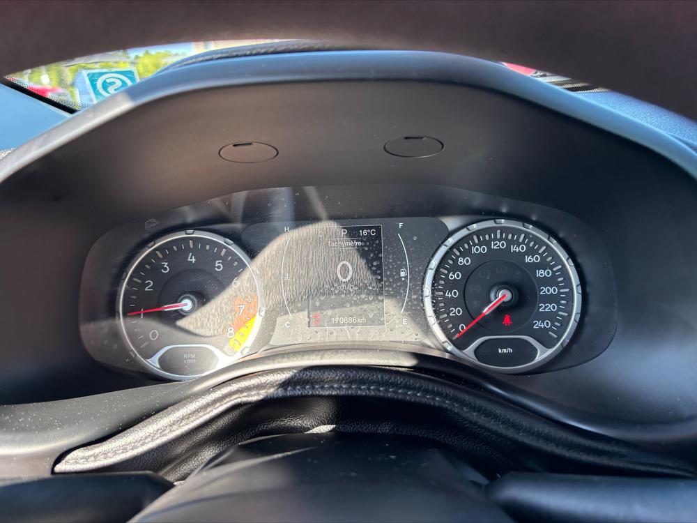 Jeep Renegade SPORT 2015 d’occasion à vendre - 19