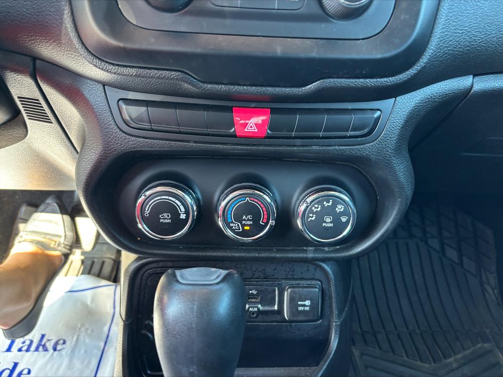 Jeep Renegade SPORT 2015 d’occasion à vendre - 24