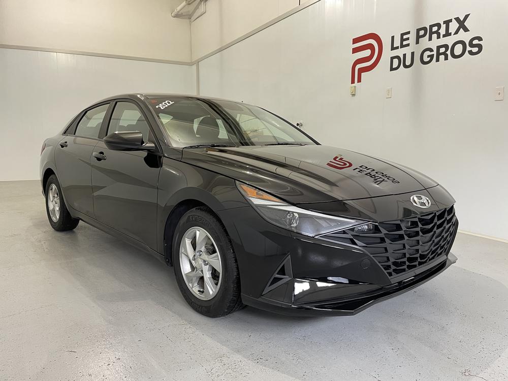 Hyundai Elantra Essential 2022 d’occasion à vendre