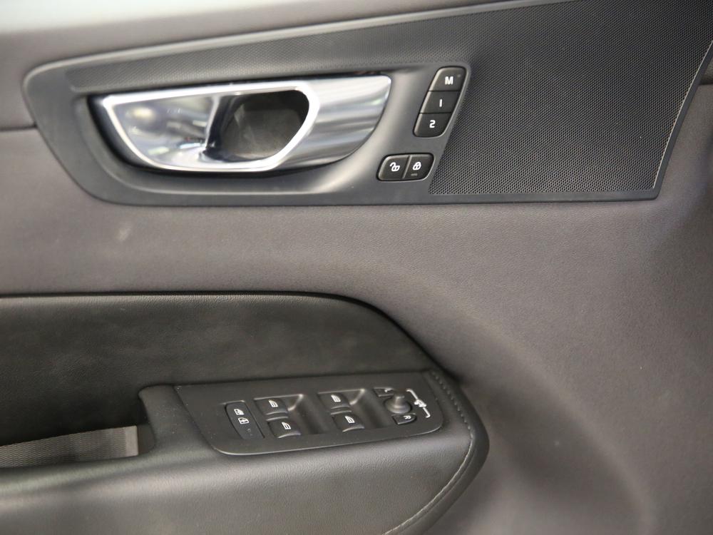 Volvo XC60 B5 PLUS AWD // DARK THEME 2024 d’occasion à vendre - 16