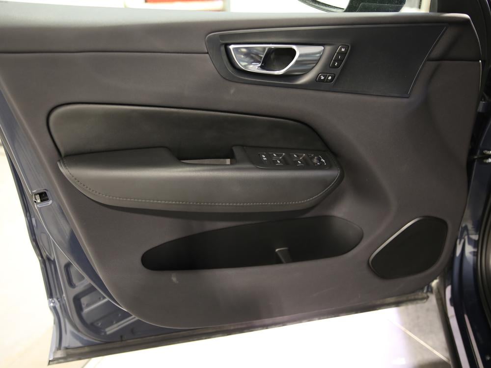 Volvo XC60 B5 PLUS AWD // DARK THEME 2024 d’occasion à vendre - 14