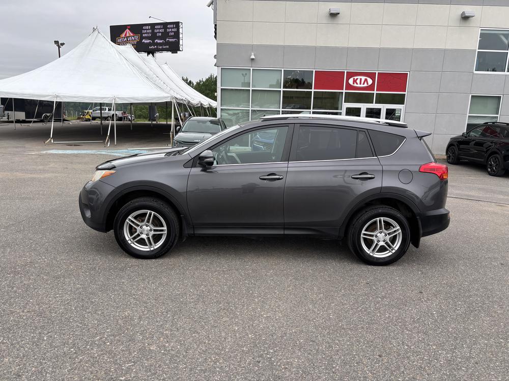 Toyota RAV4 LE 2015 d’occasion à vendre - 4