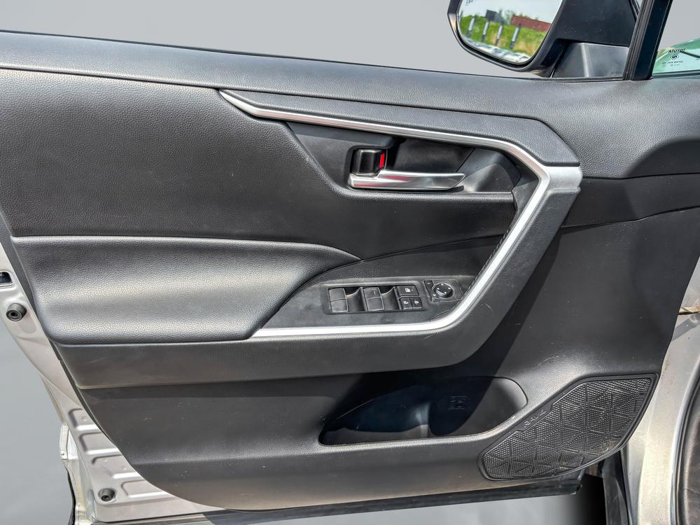 Toyota RAV4 XLE HYBRIDE 2021 d’occasion à vendre - 11