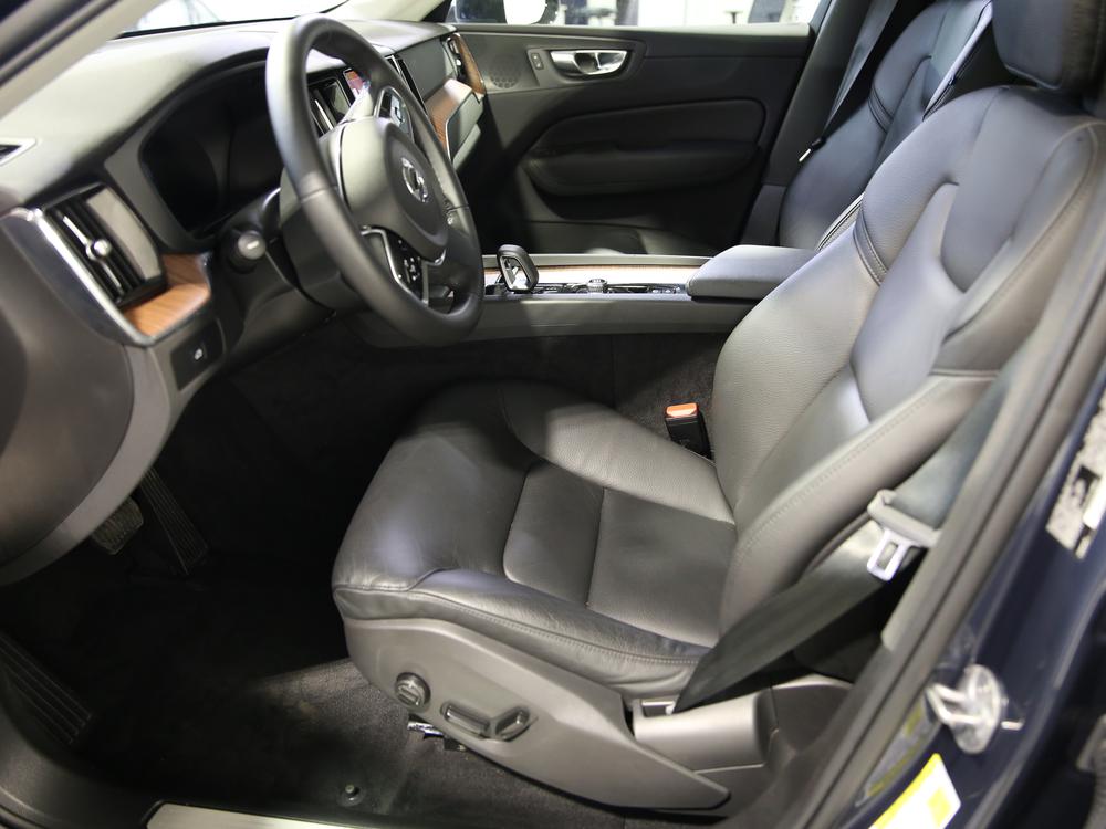 Volvo XC60 B5 PLUS AWD // DARK THEME 2024 d’occasion à vendre - 17