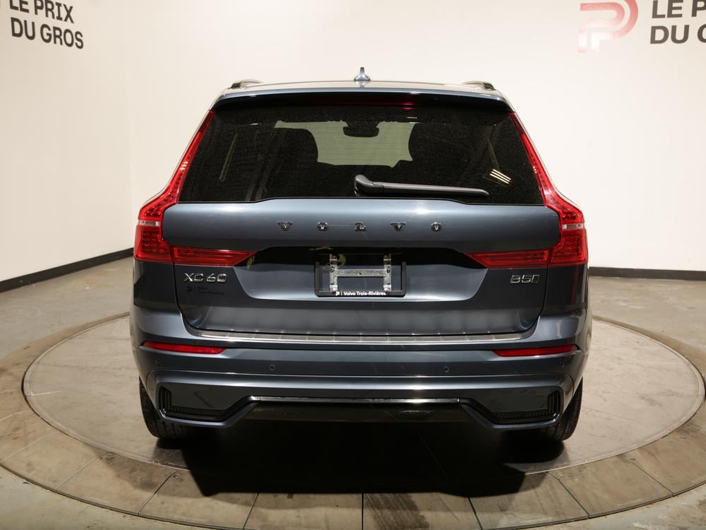 Volvo XC60 B5 PLUS AWD // DARK THEME 2024 d’occasion à vendre - 4