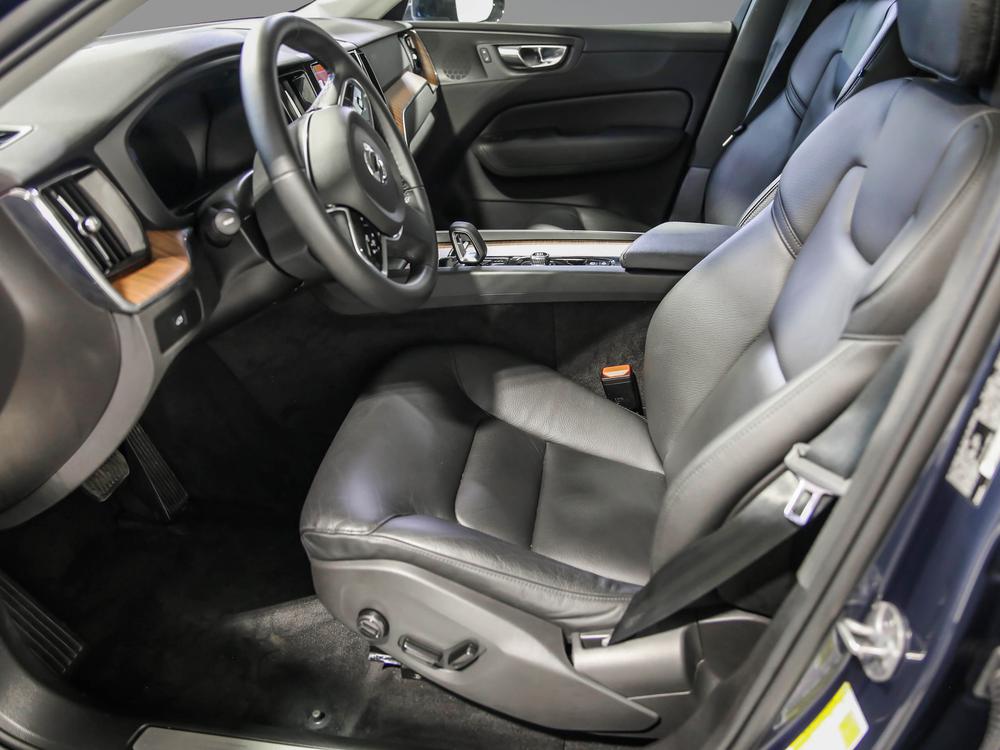 Volvo XC60 B5 PLUS AWD // DARK THEME 2024 d’occasion à vendre - 17