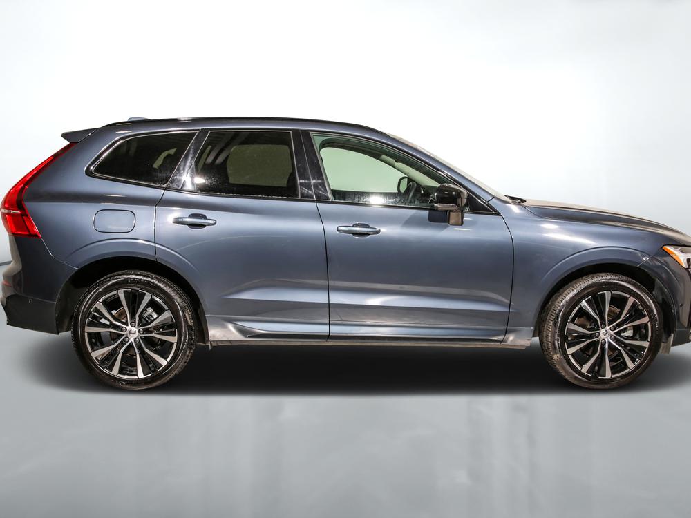 Volvo XC60 B5 PLUS AWD // DARK THEME 2024 d’occasion à vendre - 2