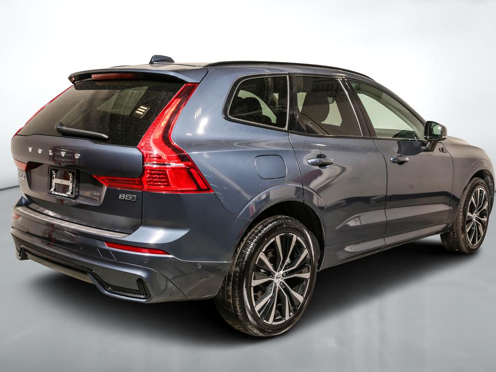 Volvo XC60 B5 PLUS AWD // DARK THEME 2024 d’occasion à vendre - 3