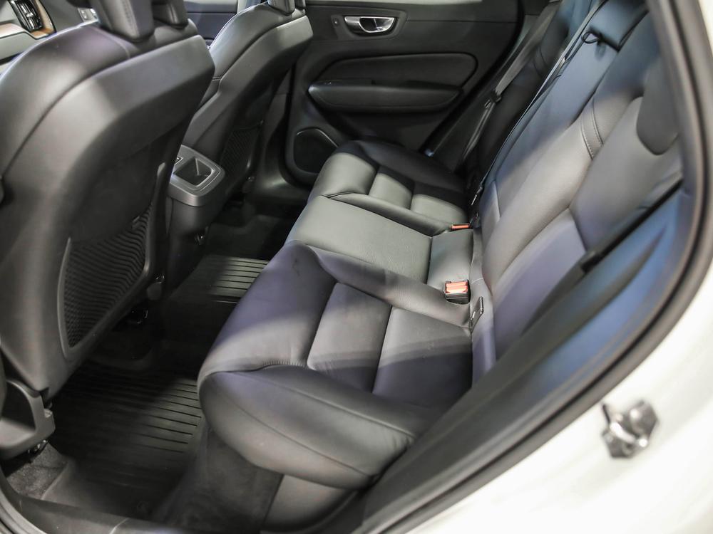 Volvo XC60 B6 MOMENTUM AWD 2022 d’occasion à vendre - 31