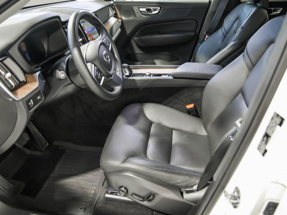 Volvo XC60 B6 MOMENTUM AWD 2022 d’occasion à vendre - 17