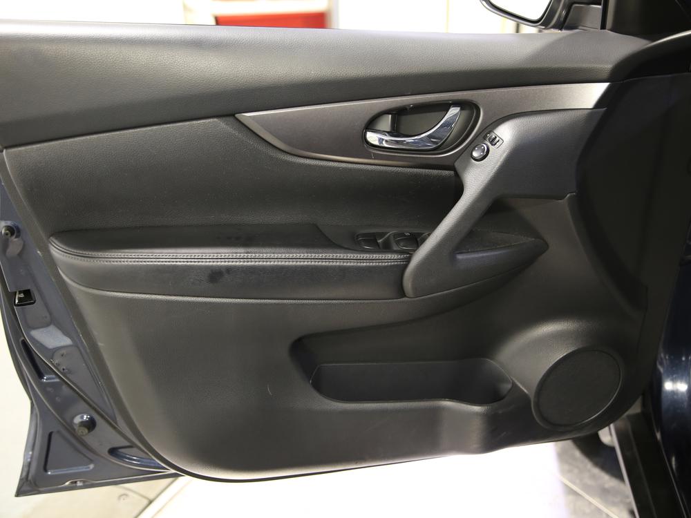 Nissan Rogue SV 2016 d’occasion à vendre - 14